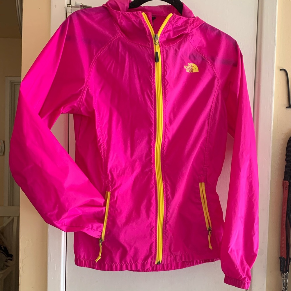 Women’s northface windbreaker *sold on mercari*